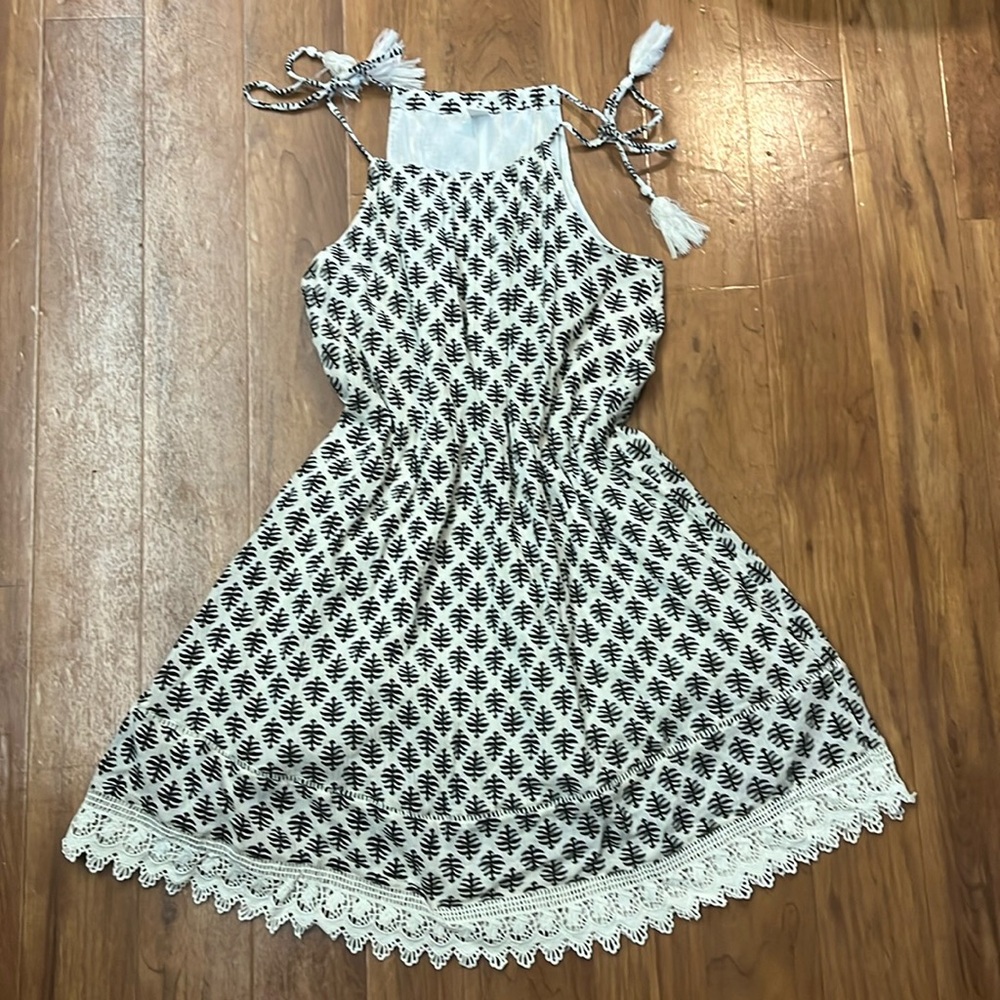 Old Navy Size Medium Black and White Patterned Dress